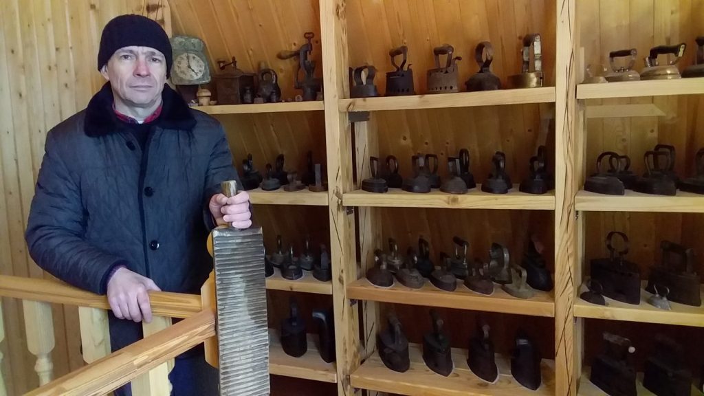 Супруги Ивановы из Останкина коллекционируют старинные утюги